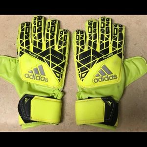 Adidas youth soccer goalie gloves
